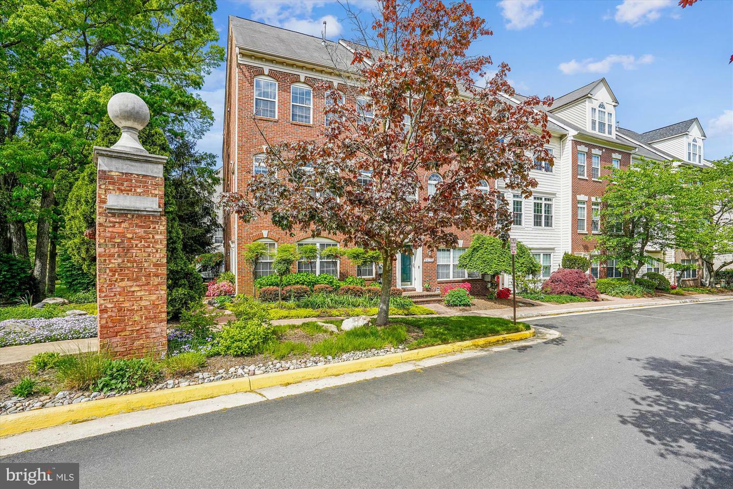 Property Photo: 5437 Cheyenne Knoll Place VA 22312