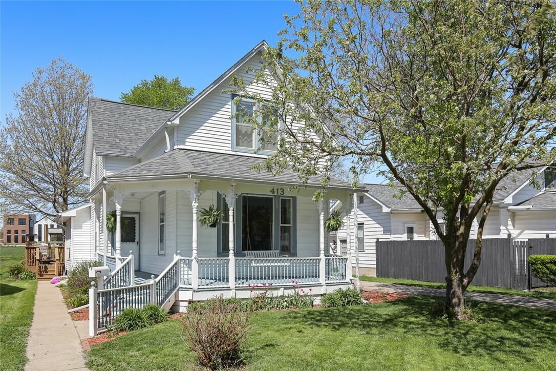 Property Photo:  413 E 1st Street  IA 50219 