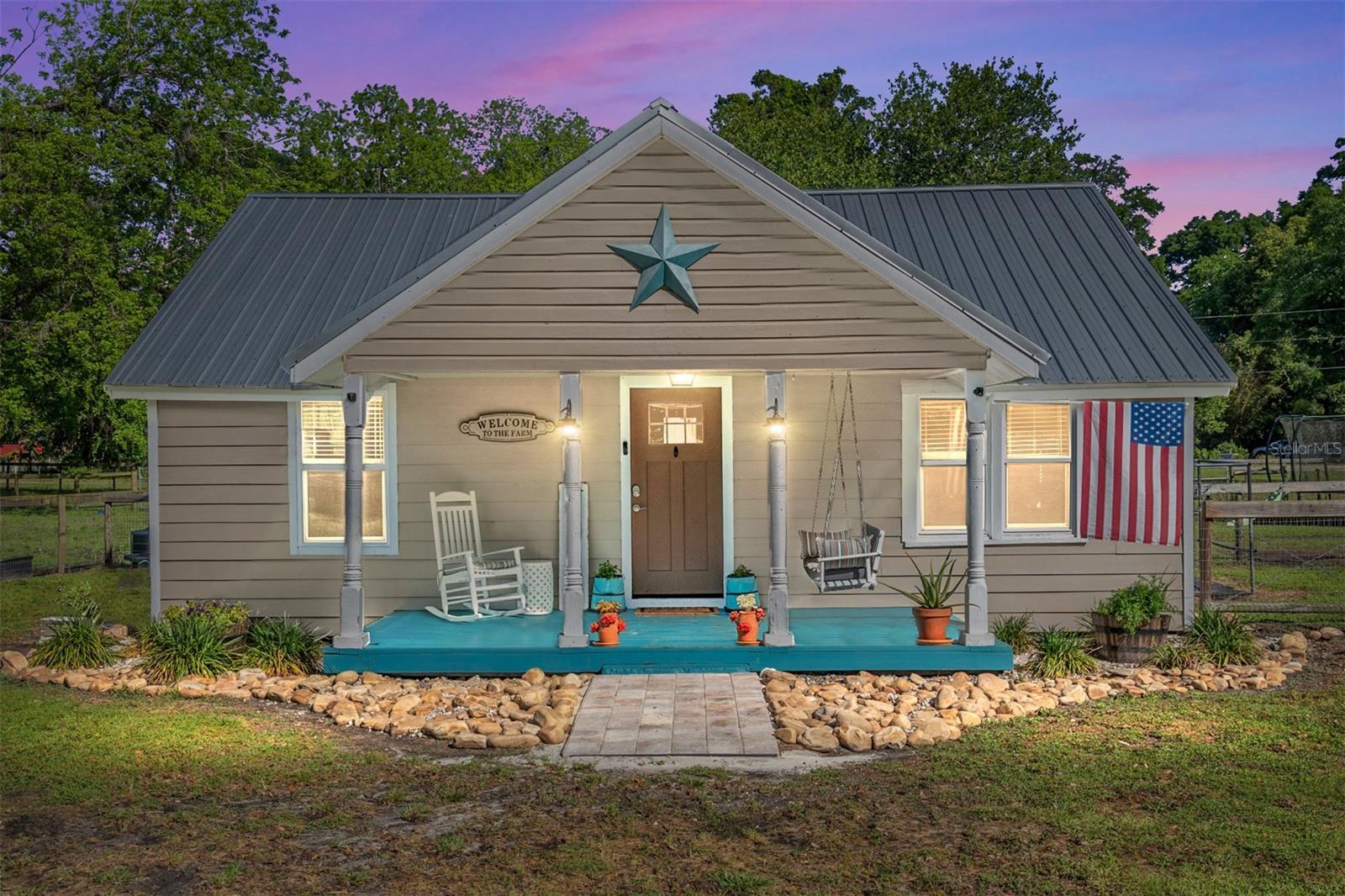 Property Photo: 17242 SW 135th Lane FL 32618