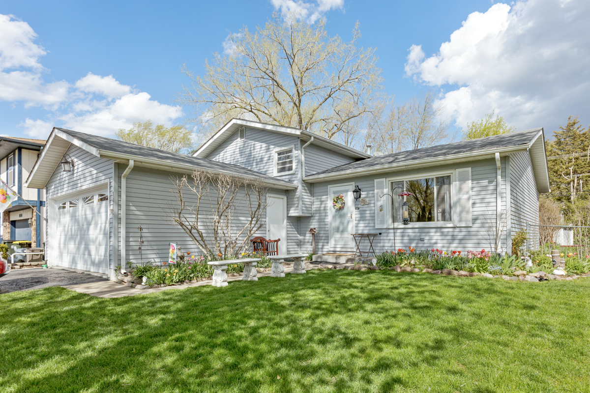 Property Photo:  1412 Washington Street  IL 60156 