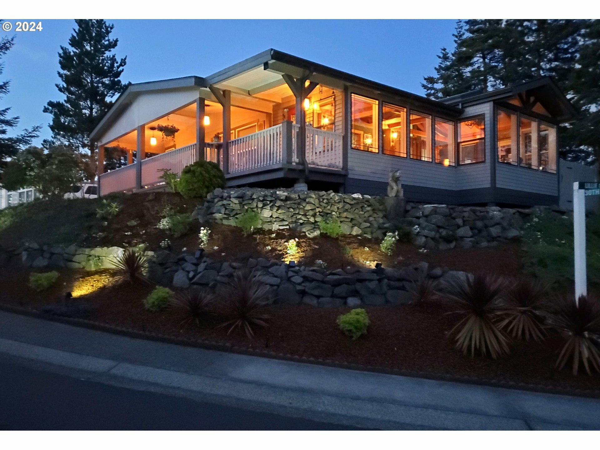 Property Photo:  914 Lillie Circle Dr  OR 97439 