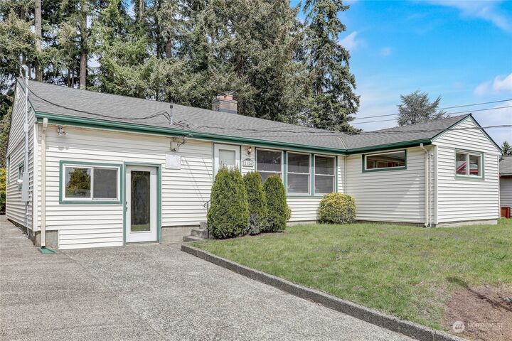 Property Photo:  2126 N 158th Street  WA 98133 