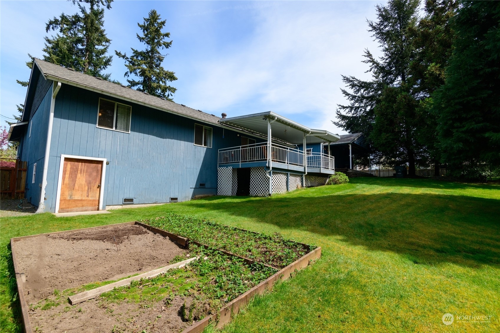 Property Photo:  130 E McGill Avenue  WA 98208 