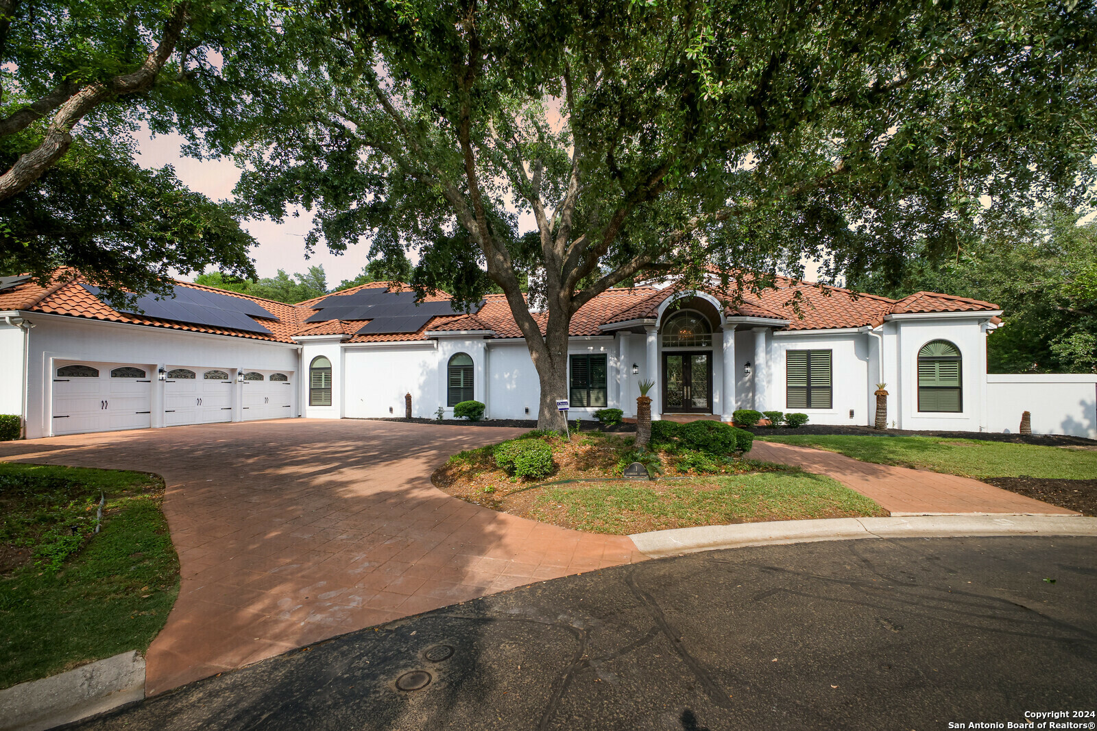 Property Photo:  1 Clubhouse Grn  TX 78257 
