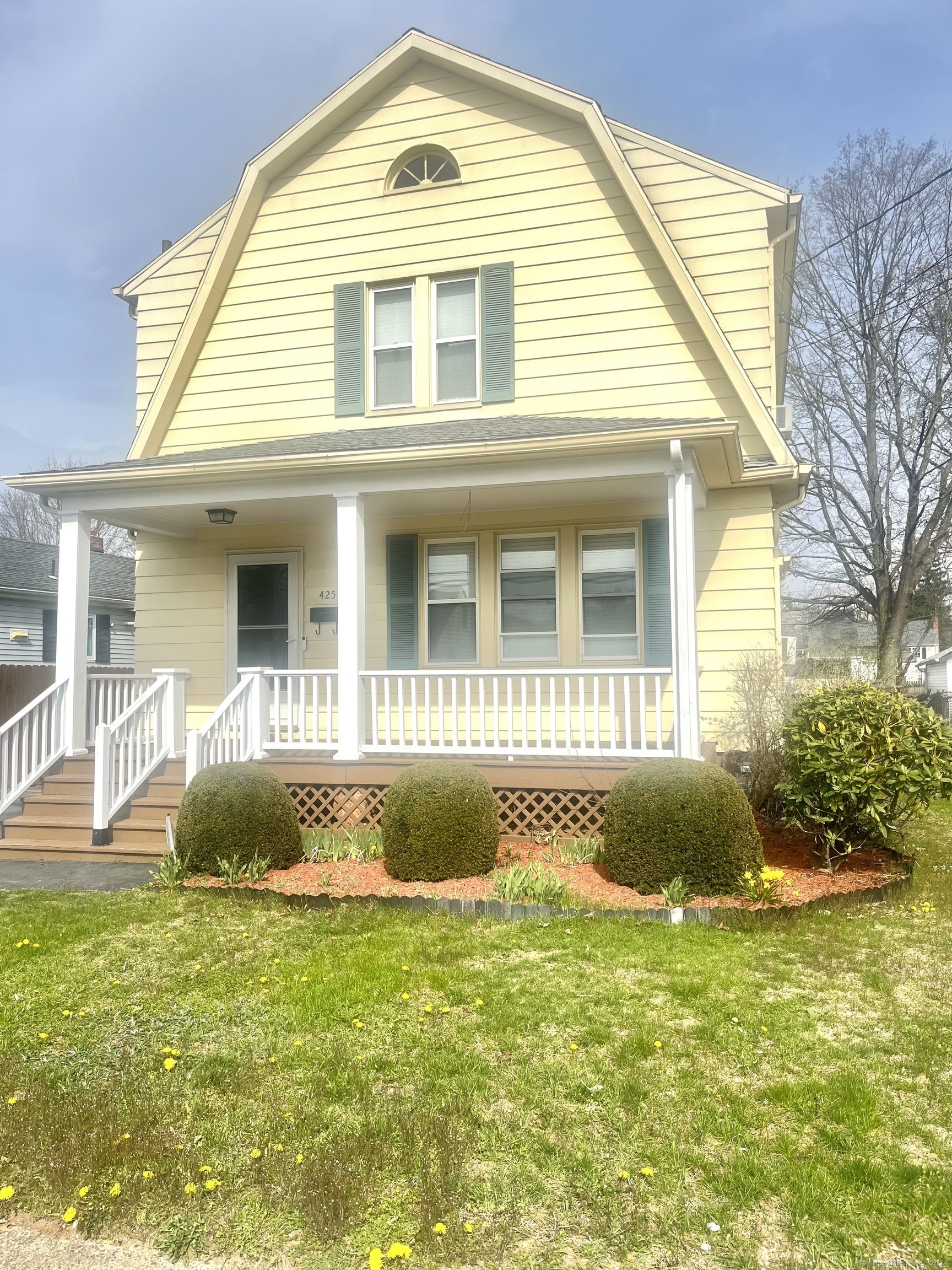 Property Photo:  425 Circular Avenue  CT 06514 