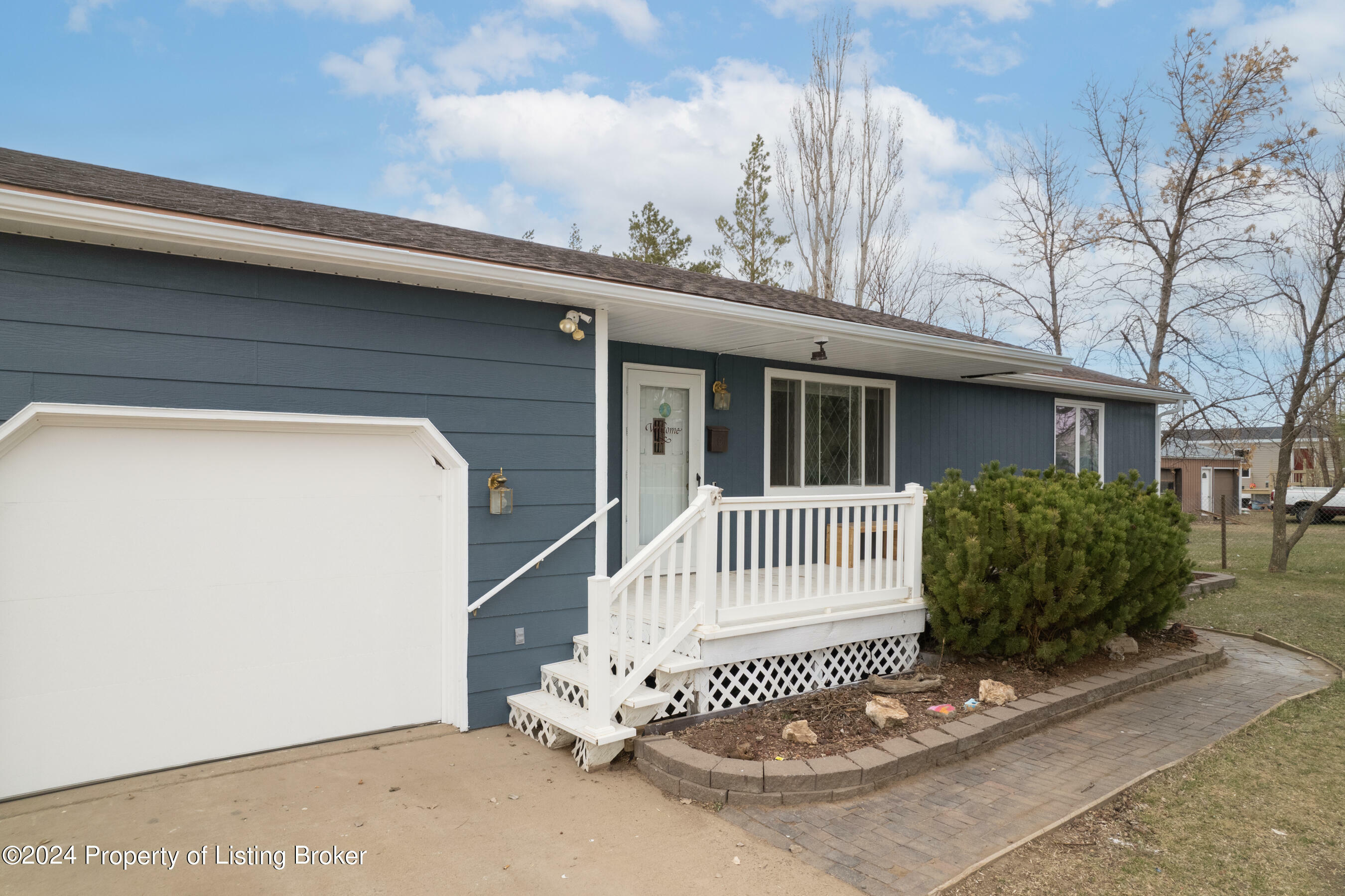 Property Photo:  107 4th Avenue SW  ND 58622 