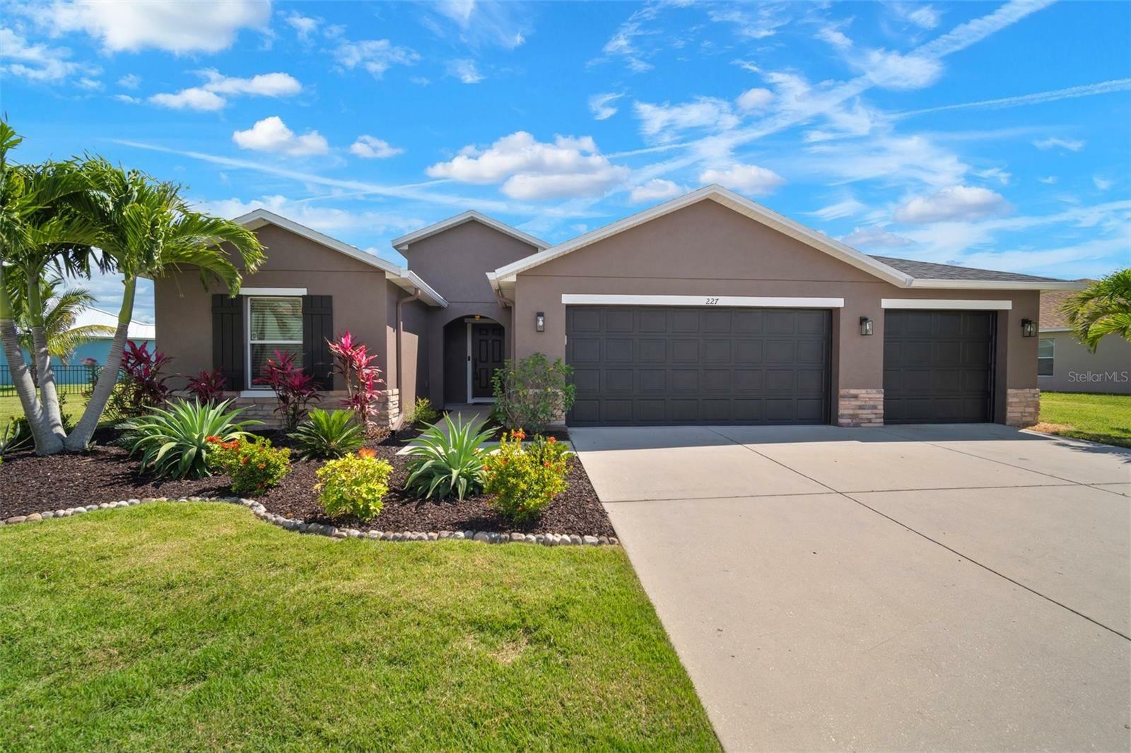 Property Photo: 227 Star Shell Drive FL 33572