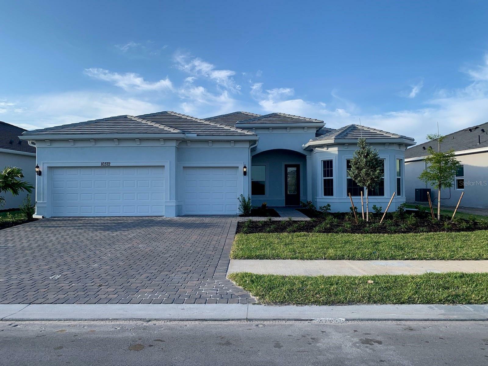 Property Photo:  10372 Sun Isle Drive  FL 34223 