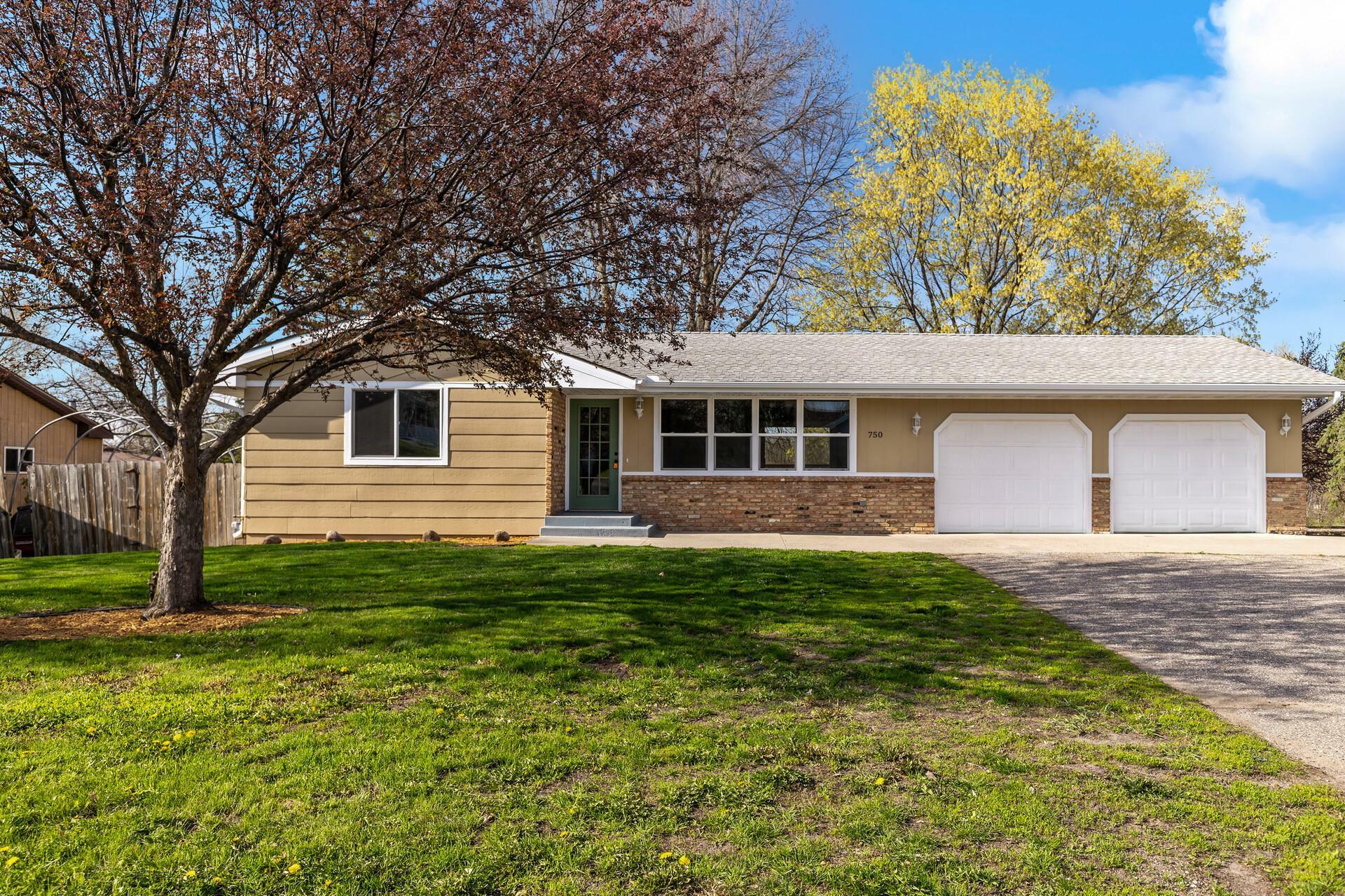 Property Photo:  750 Rockford Avenue E  MN 55328 