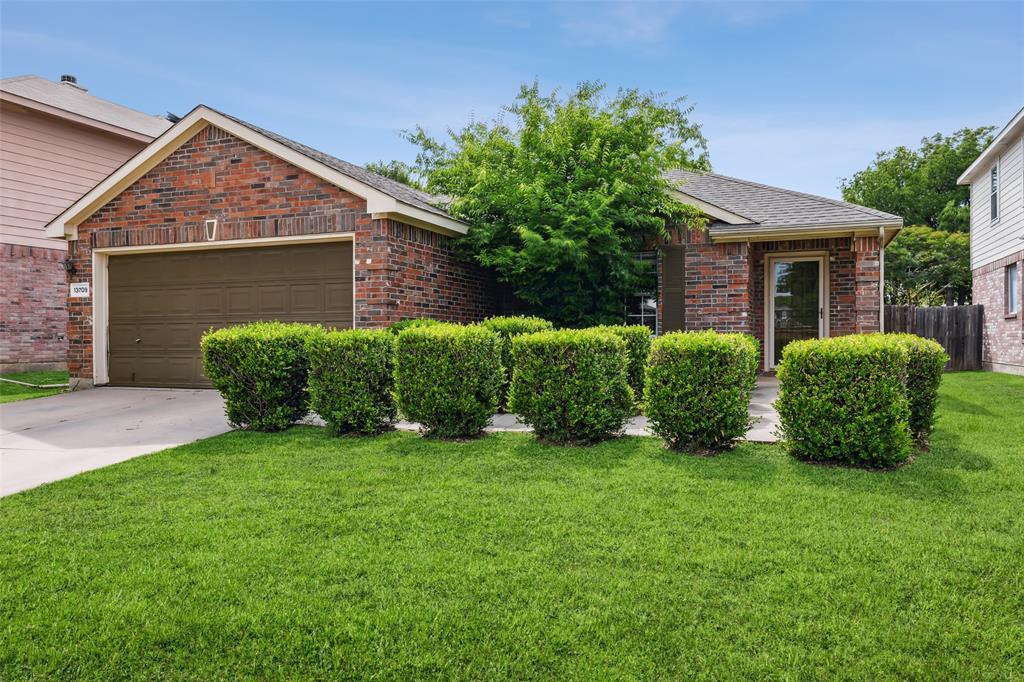Property Photo: 13709 Lost Spurs Road TX 76262