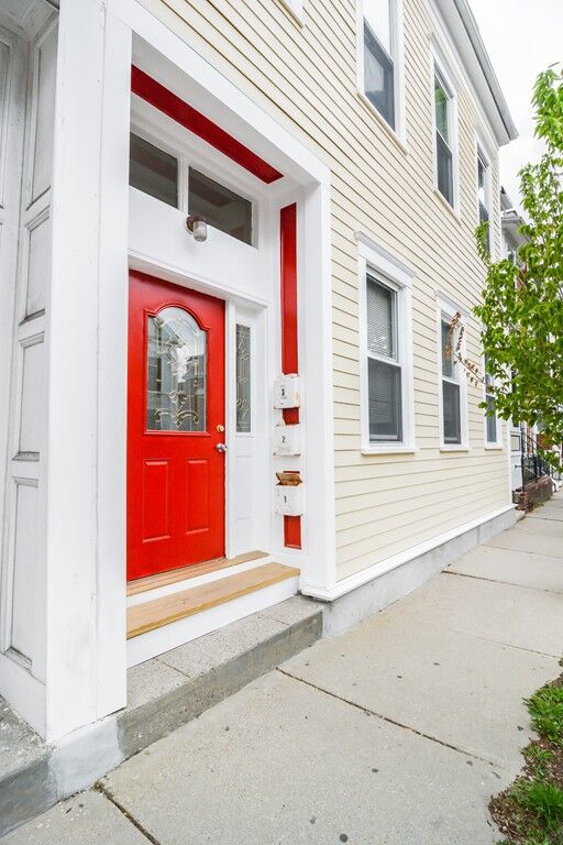 Property Photo:  546 East 8th Street 3  MA 02127 