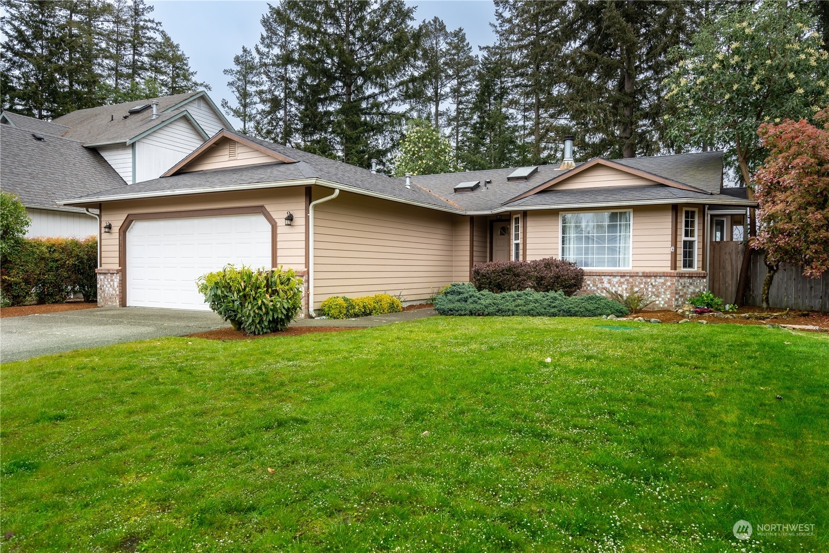 8711 Christa Drive NE  Lacey WA 98516 photo