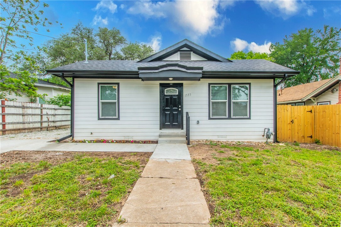 Property Photo:  1533 Alexander Avenue  TX 76708 