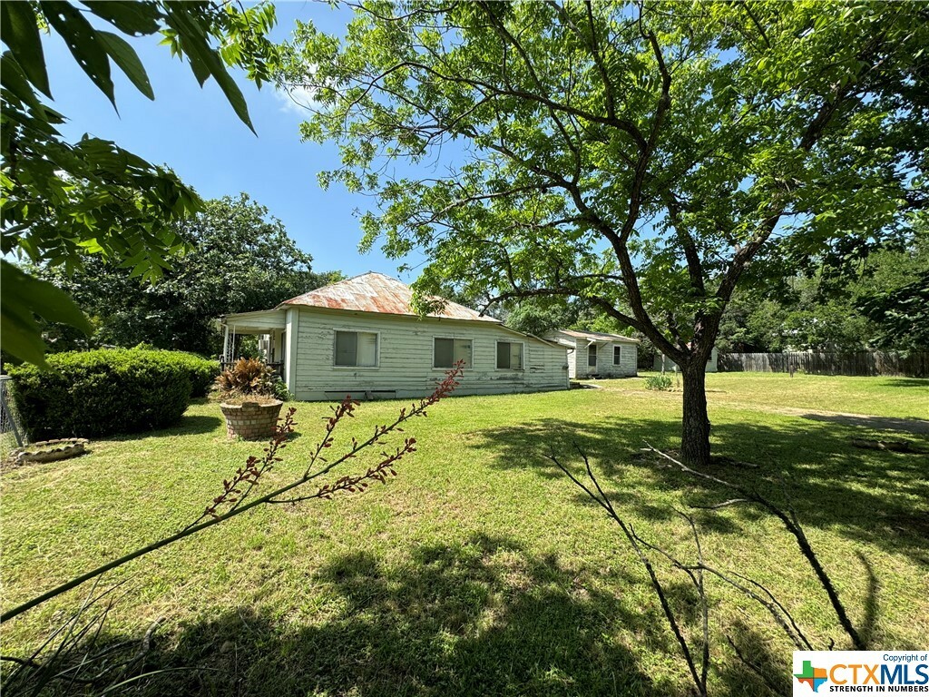 Property Photo:  102 Pitt Street  TX 78666 