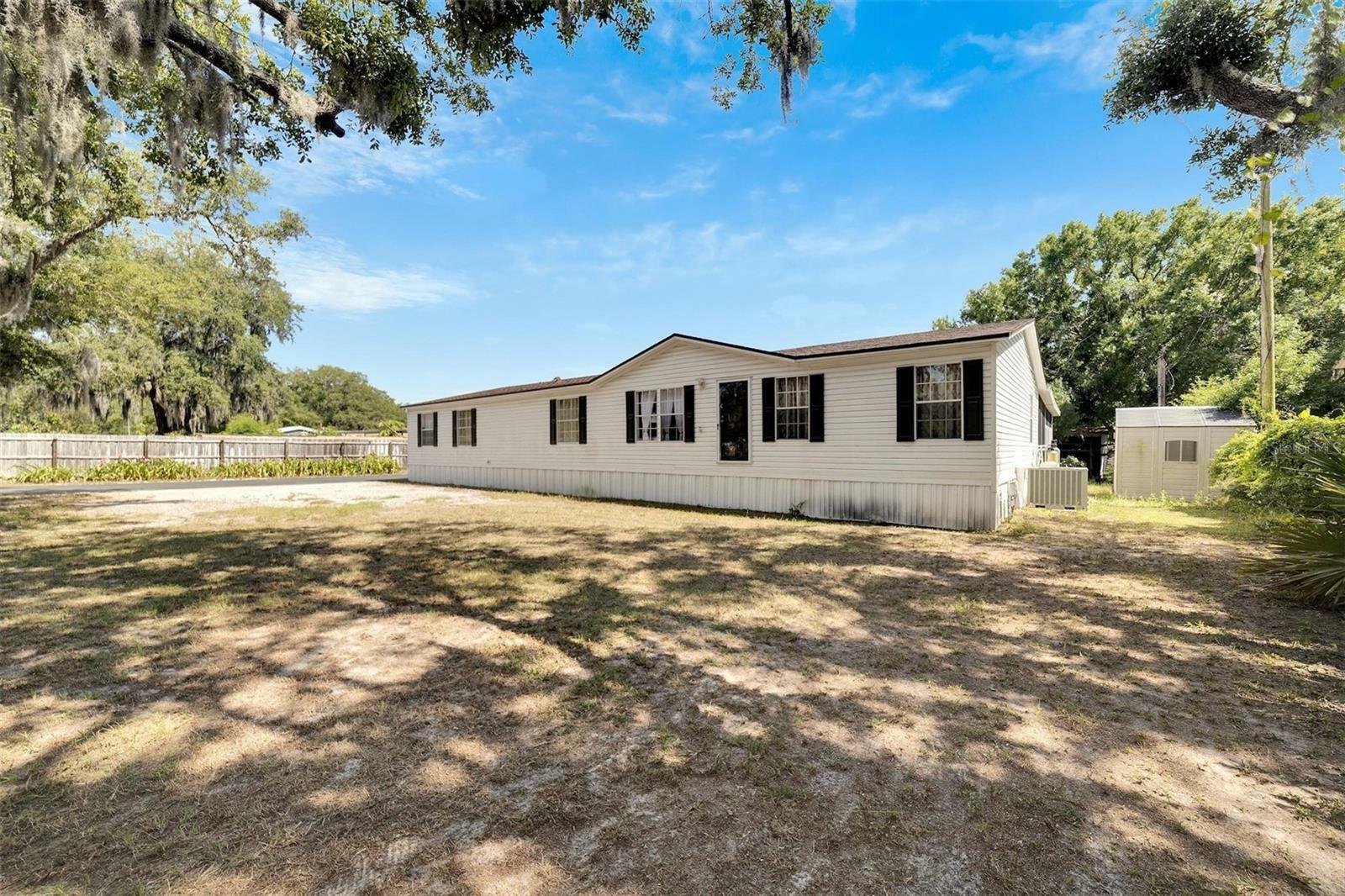 Property Photo:  11805 Fawn Dale Drive  FL 33569 