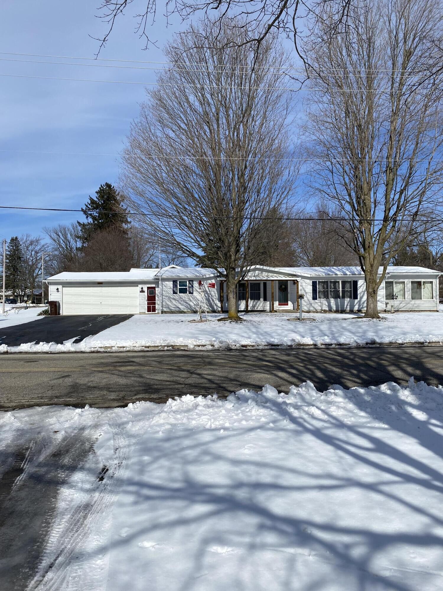 Property Photo:  1035 W Lake Drive  MI 49412 