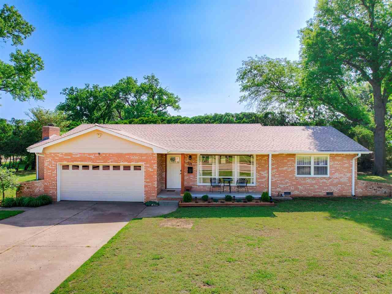 Property Photo:  701 N 7th  OK 74601 