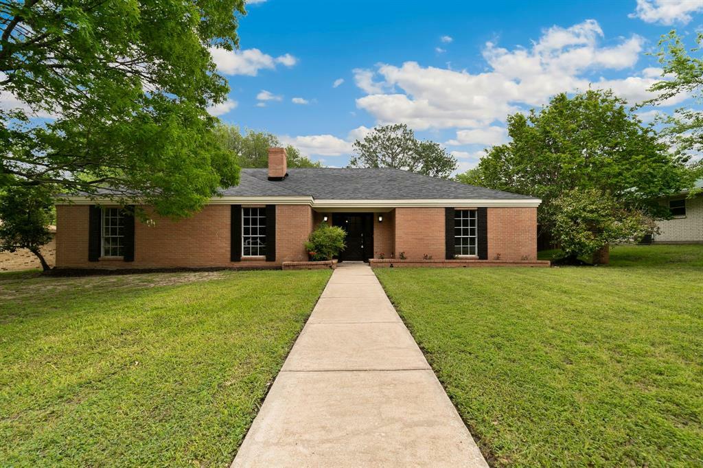 Property Photo: 507 Ermine Drive TX 75402