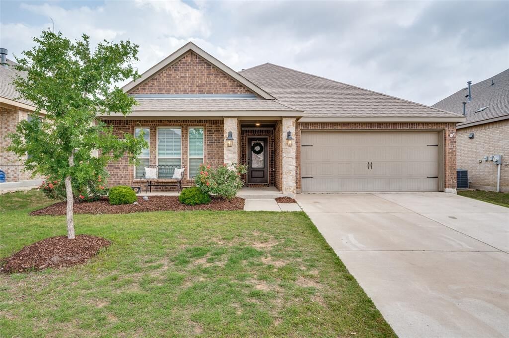 Property Photo: 11021 Blaze Street TX 76227