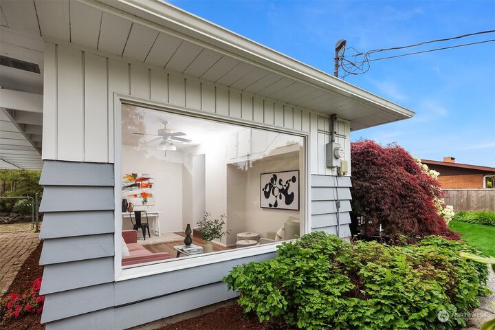 Property Photo:  513 S 18th Street  WA 98055 