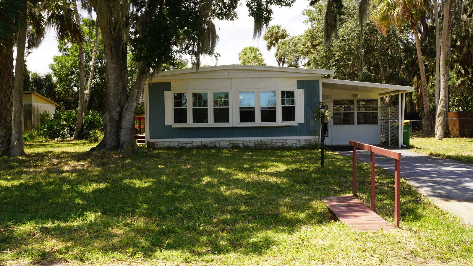 Property Photo: 195 Maplewood Boulevard FL 32926