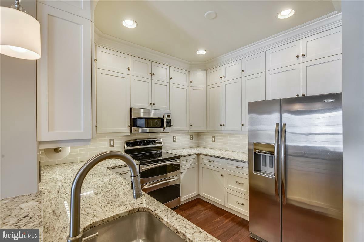 Property Photo: 4550 Strutfield Lane 2412 VA 22311