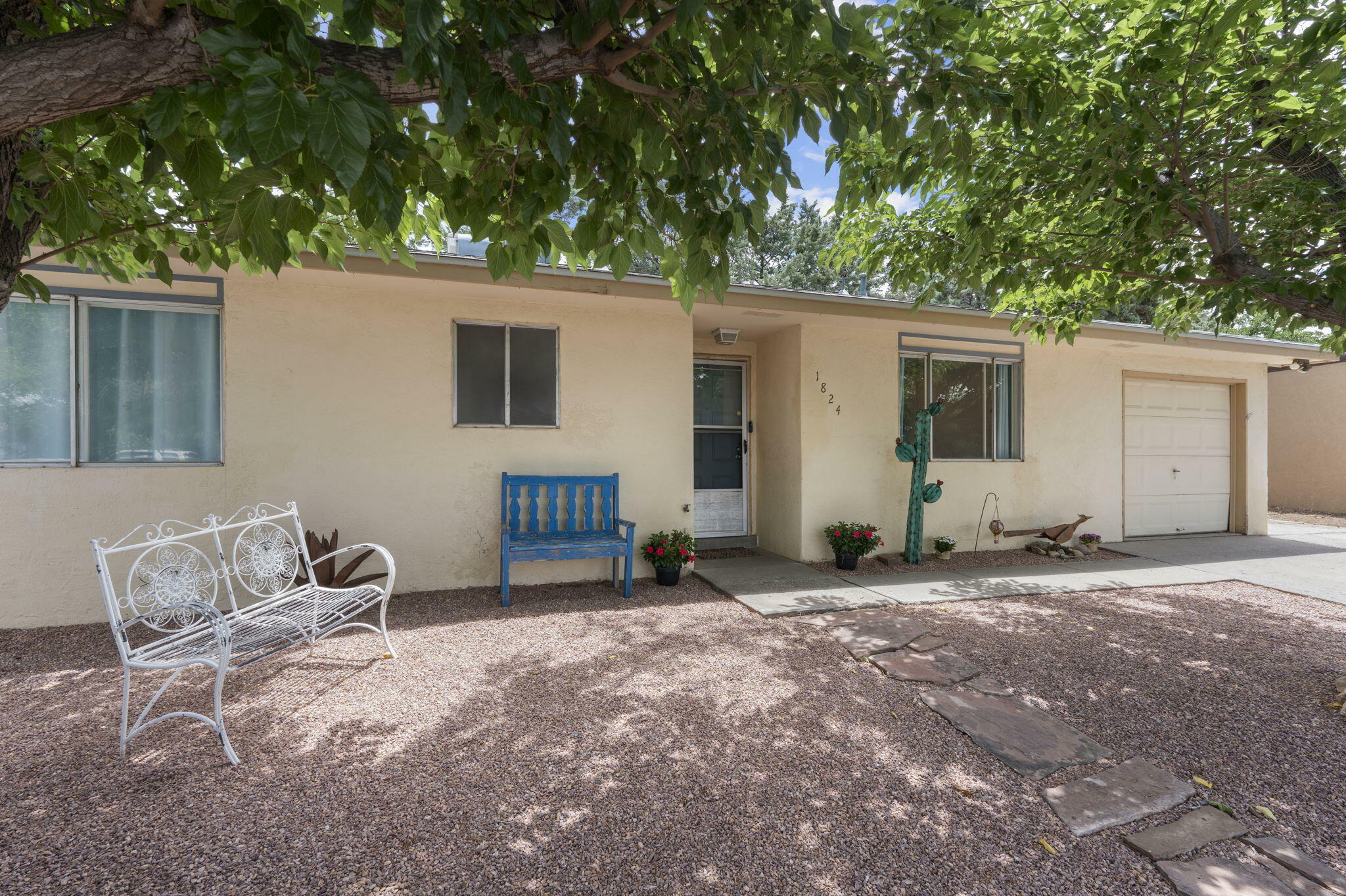 Property Photo:  1824 Kirby Court NE  NM 87112 