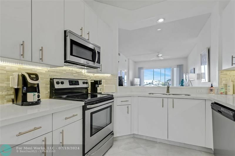 Property Photo:  7708 Trent Dr 411  FL 33321 