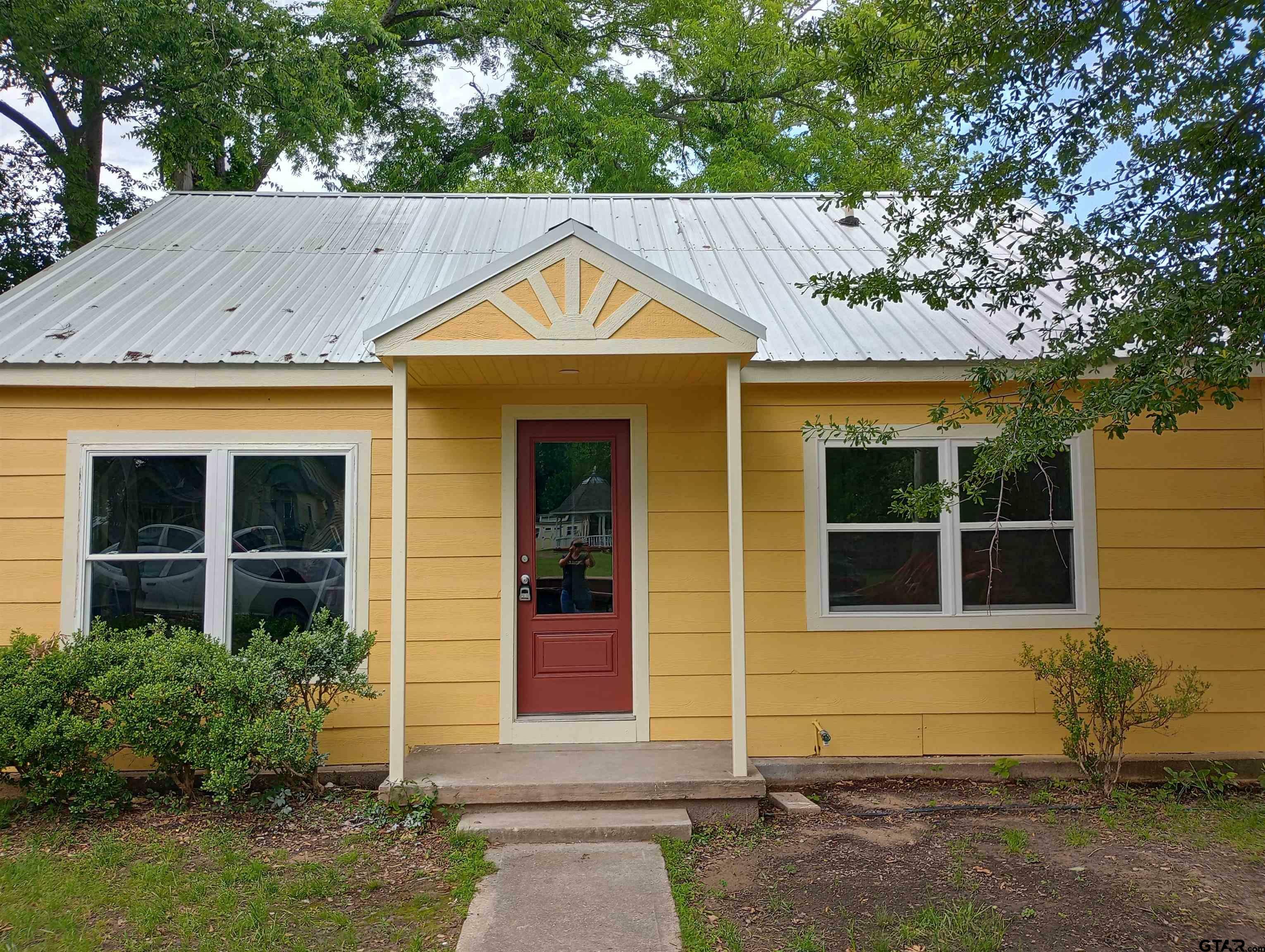 Property Photo:  505 Cedar St  TX 75494 