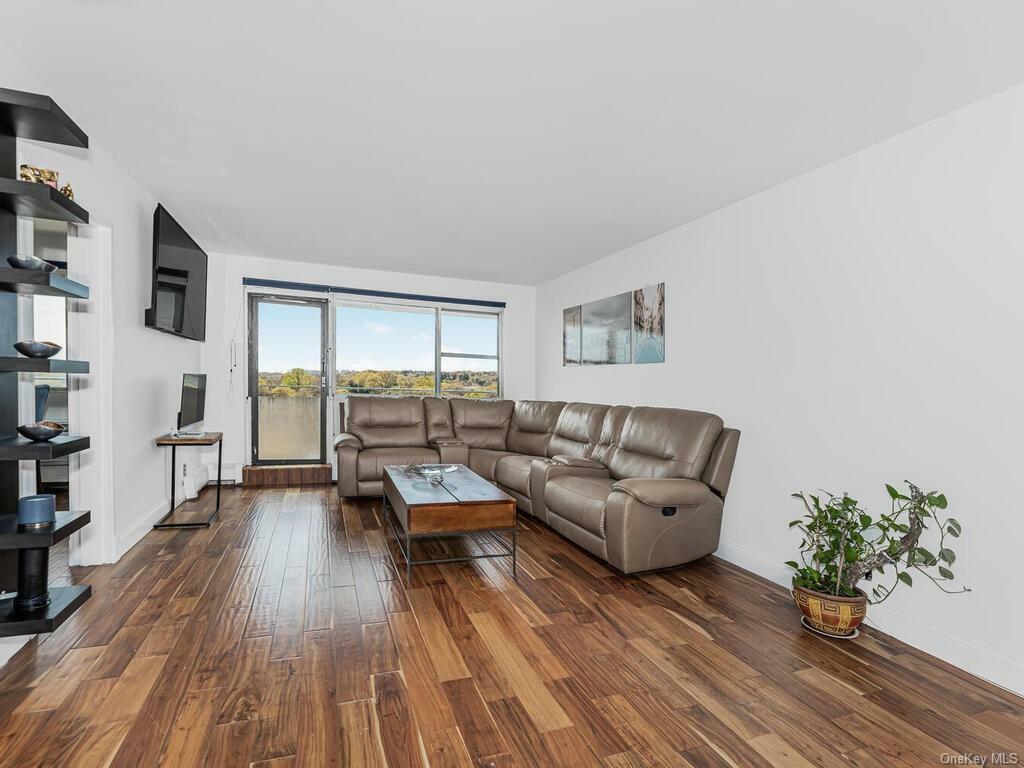 Property Photo:  1523 Central Park Avenue 21E  NY 10710 