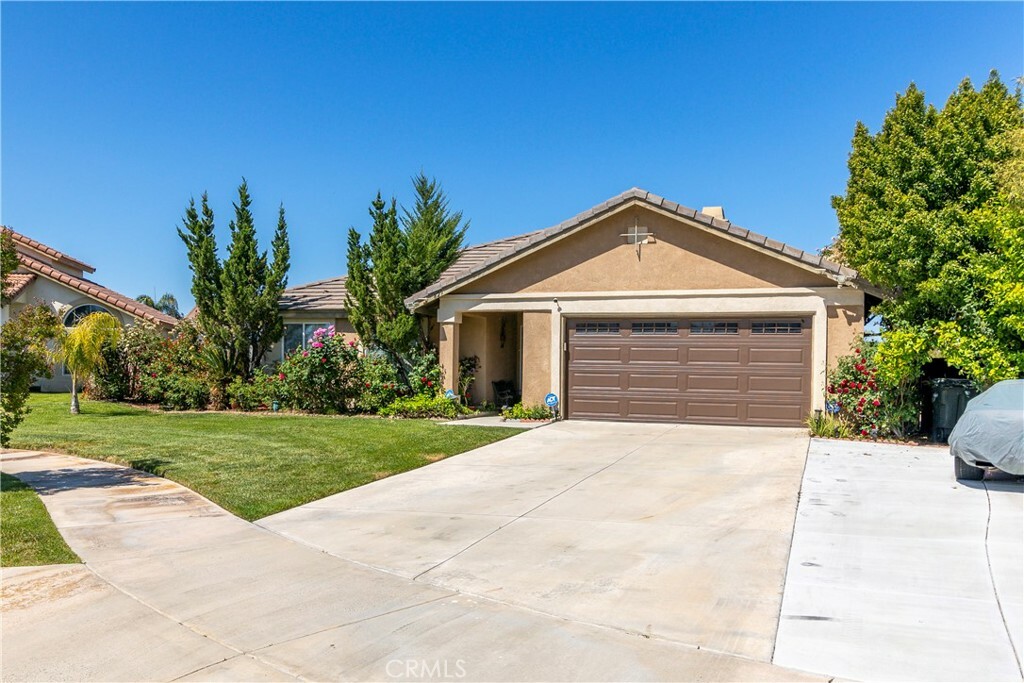 Property Photo:  829 Empressa Court  CA 92543 