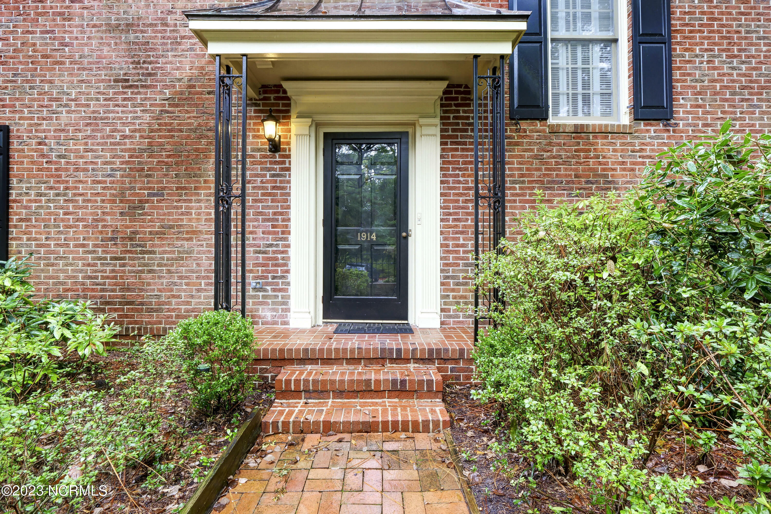 Property Photo:  1914 Colleton Court  NC 28403 