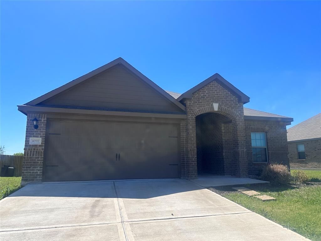 Property Photo:  1037 Wheatfield Lane  TX 76036 