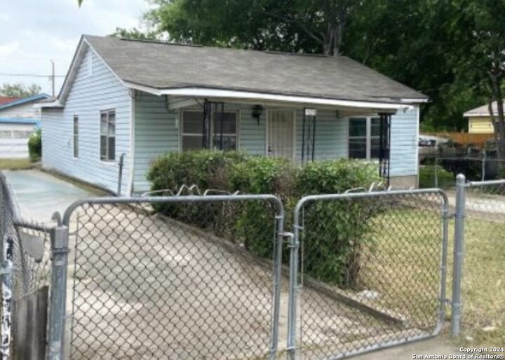 Property Photo:  1326 NW 23rd St  TX 78207 