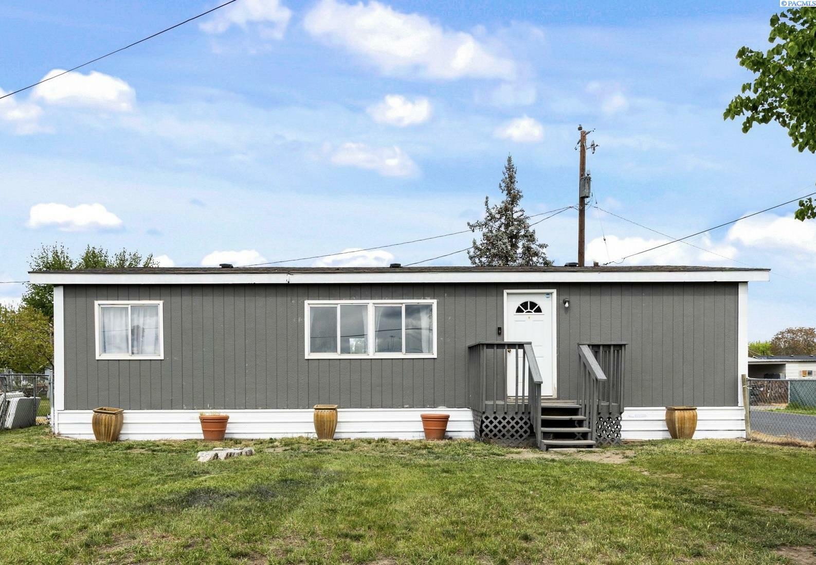 Property Photo:  321 Liberty Ave  WA 98932 