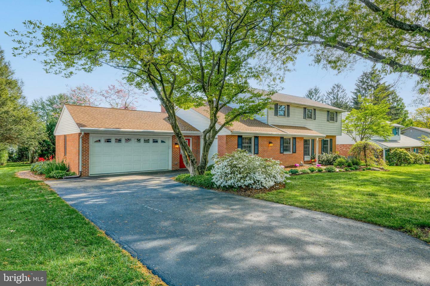 Property Photo:  2025 Northbrook Drive  PA 17601 