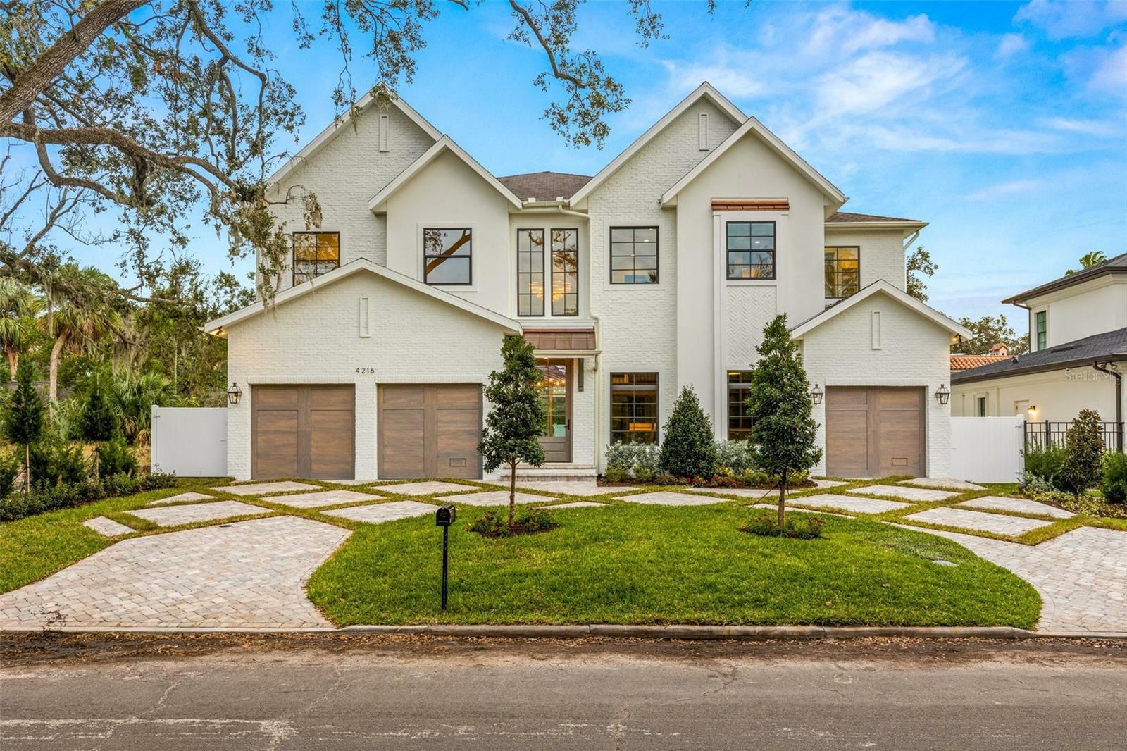 4216 W Swann Avenue  Tampa FL 33609 photo