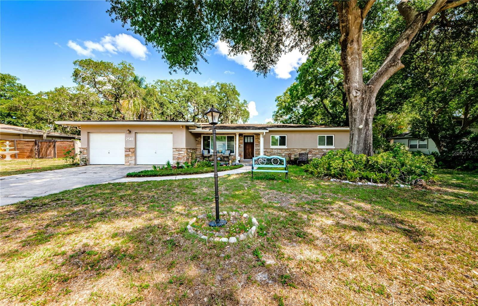 Property Photo:  2541 Lake Ellen Drive  FL 33618 