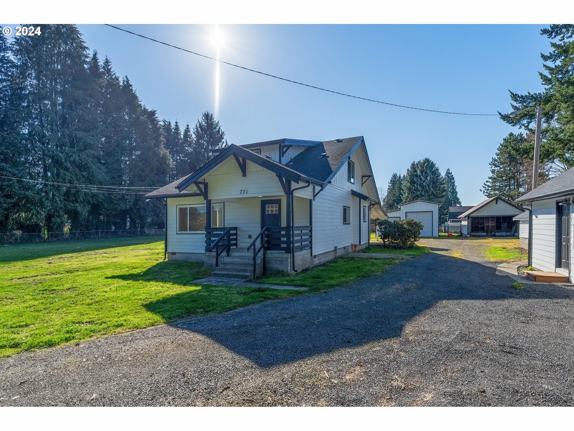 Property Photo:  731 Pioneer Ave  WA 98611 