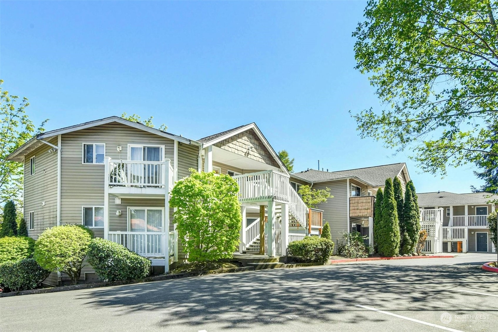 Property Photo:  15101 Admiralty Way 206  WA 98087 