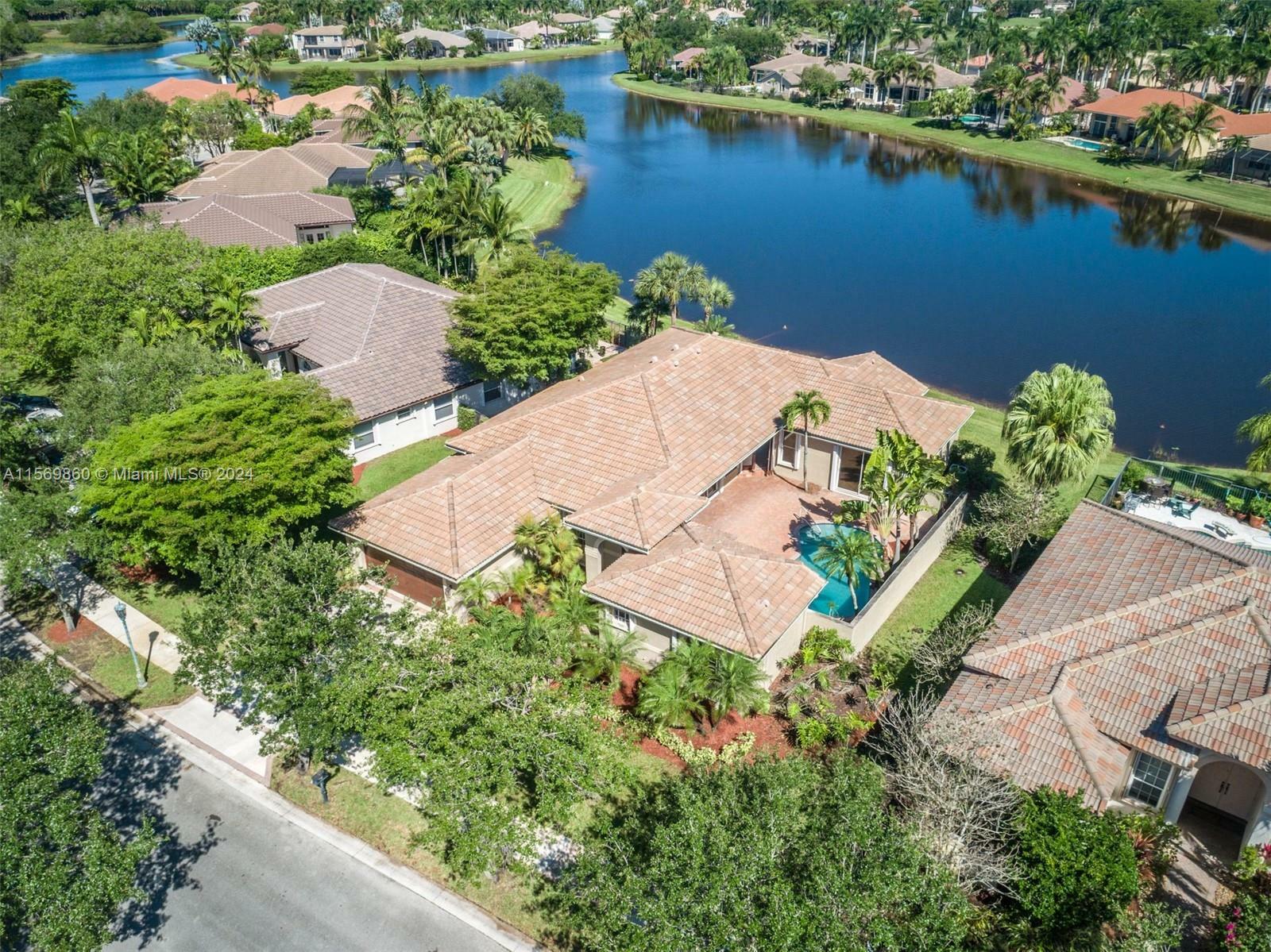 Property Photo:  2664 Edgewater Dr  FL 33332 