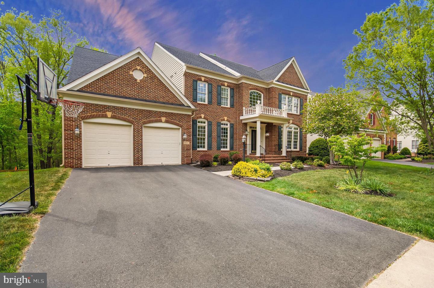 Property Photo: 15687 Sedgefield Oaks Court VA 20155