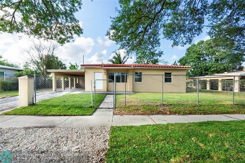 Property Photo:  1649 NW 14th Ct  FL 33311 