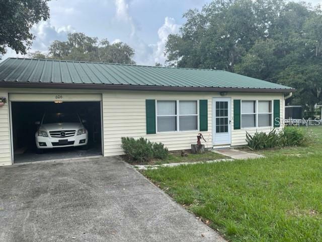 Property Photo:  606 Virginia Avenue  FL 33584 