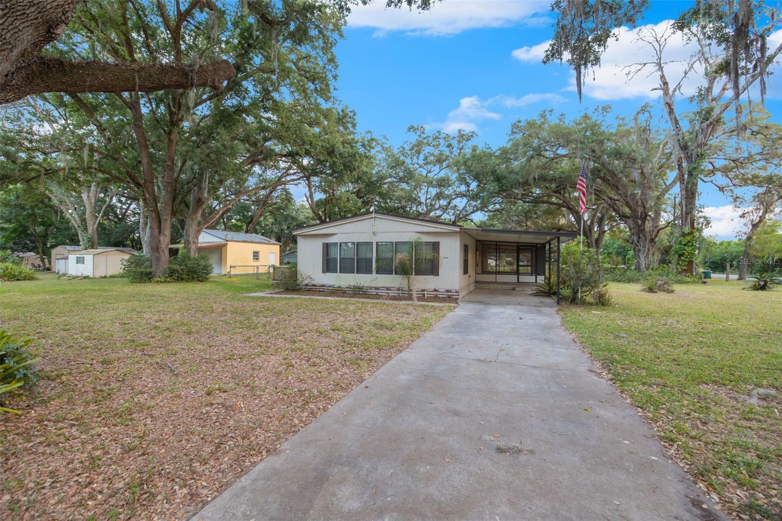 Property Photo:  38508 Zephyr Oaks Court  FL 33540 