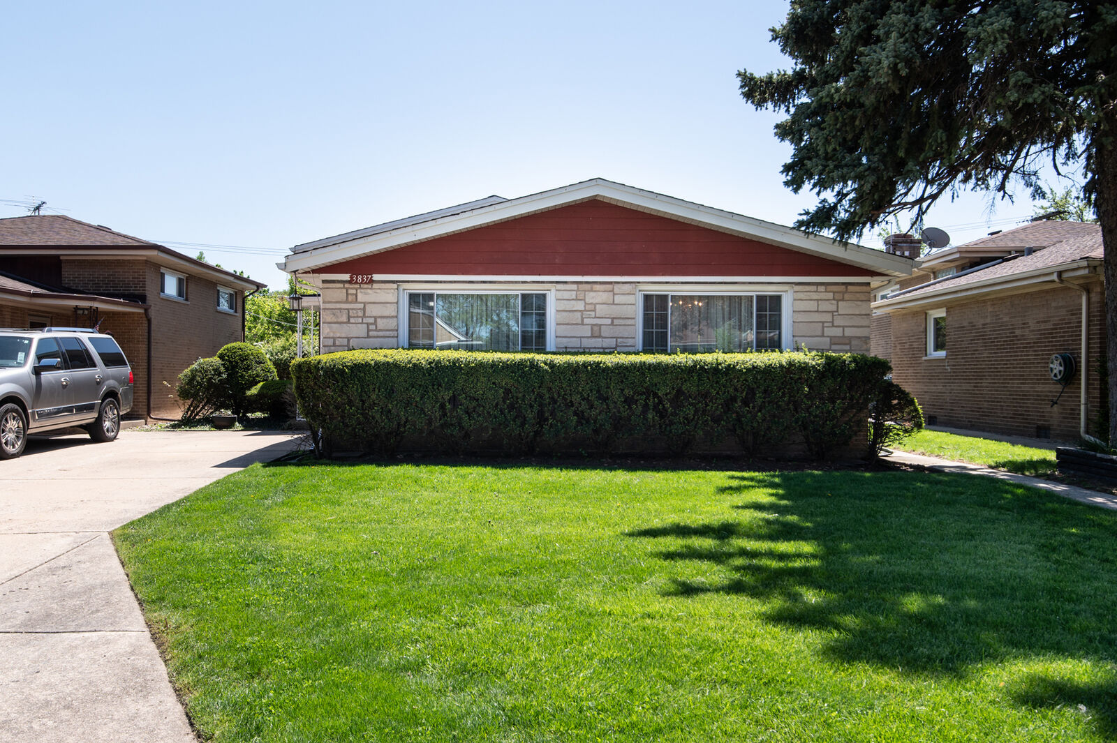 Property Photo:  3837 W Jarvis Avenue  IL 60712 