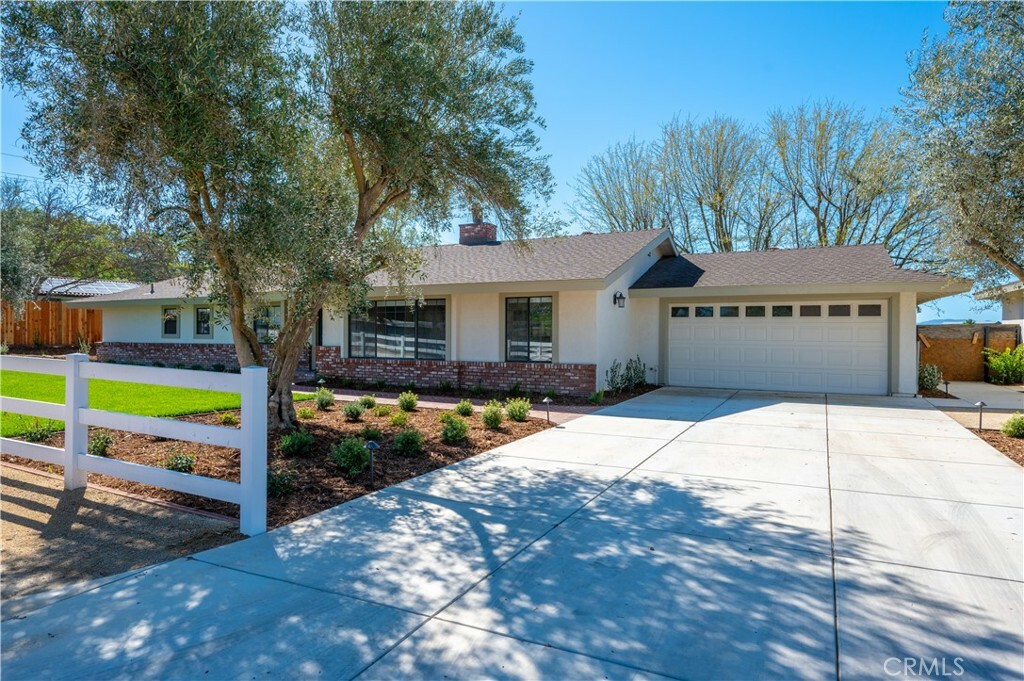 Property Photo:  675 Oak Lane  CA 93446 