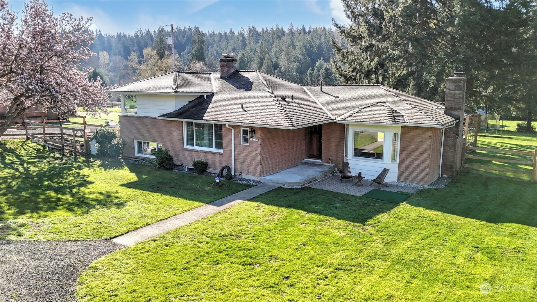 Property Photo: 21729 SE May Valley Road WA 98027