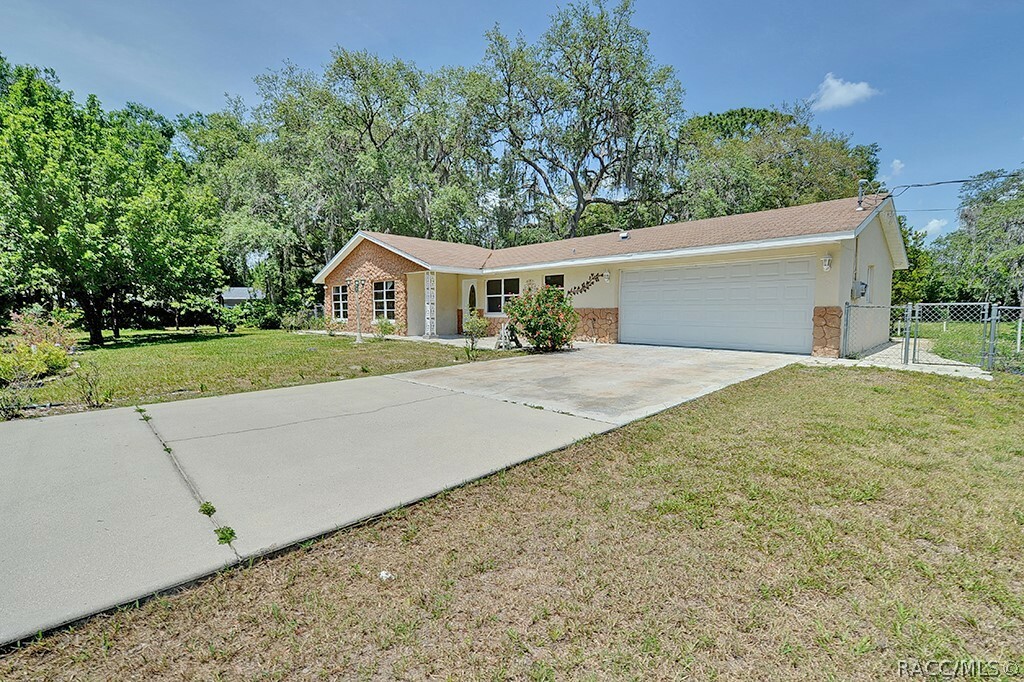 Property Photo:  5605 E Jasmine Lane  FL 34453 