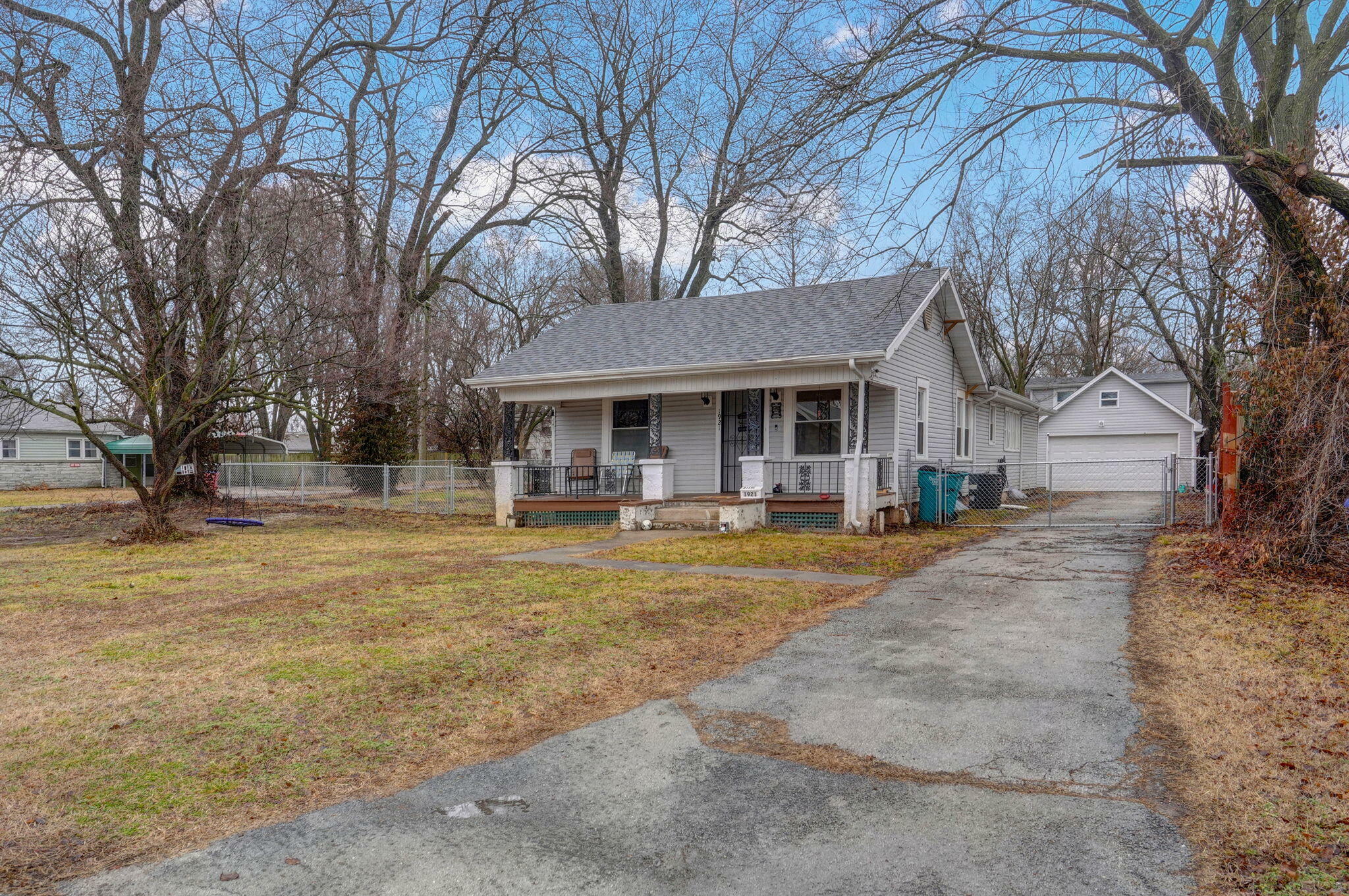 Property Photo:  1921 W Elm Street  MO 65806 